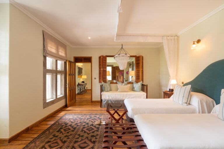 1757934465703giraffe-manor-2025-9138
