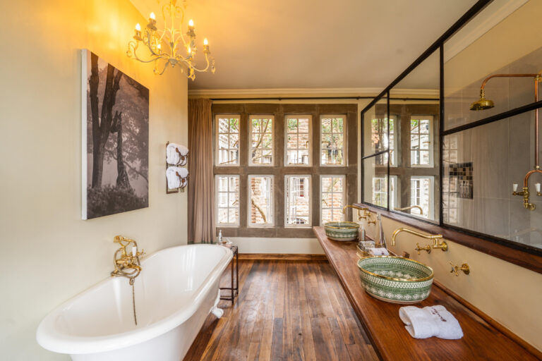 1757934465705giraffe-manor-2025-9177